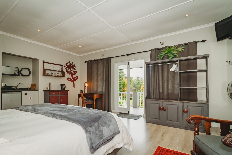 6 Bedroom Property for Sale in Heatherlands Western Cape